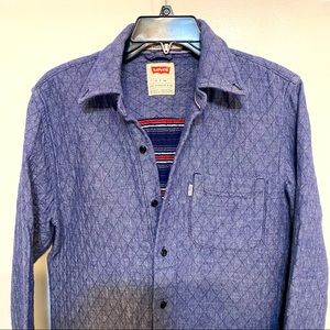Levi’s quilted shirt Men size S in good condition